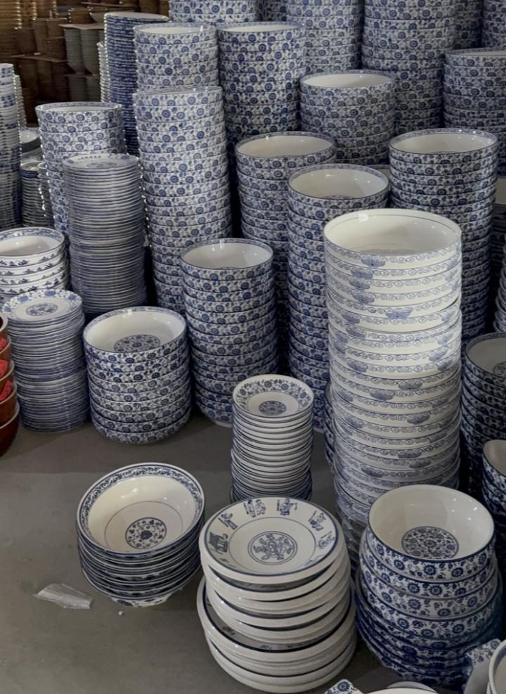 Blue & White Random Model (Light)